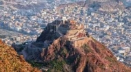 تواصل المعارك بجبهات تعز والتحالف يقصف المليشيا في موزع