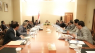 الحكومة تعلن ترحيبها المبدئي بخطة كيري لانهاء الحرب باليمن