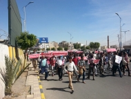 العشرات في صنعاء يتظاهرون احتجاجا على استهداف العملية السياسية واستخدام القوة
