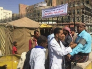 مسلحون يقتحمون مستشفى الثورة العام بتعز ويرفضون تسليم حراستها للقوات الحكومية