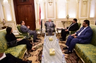 الرئيس هادي يلتقي بالمبعوث الأممي الى اليمن اسماعيل ولد الشيخ