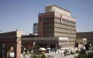 تقرير لـ"رويترز" يشيد بسياسة البنك المركزي ويتجاهل استحواذ المليشيا على الاحتياطي النقدي