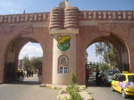 نقابة التدريس تتهم رئيس جامعة صنعاء بتدمير العملية التعليمية وتتوعد بمقاضاته