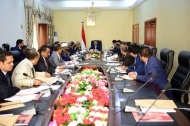 بن دغر يوجه بارسال رواتب الموظفين في جميع المحافظات ابتداء من يوم غد